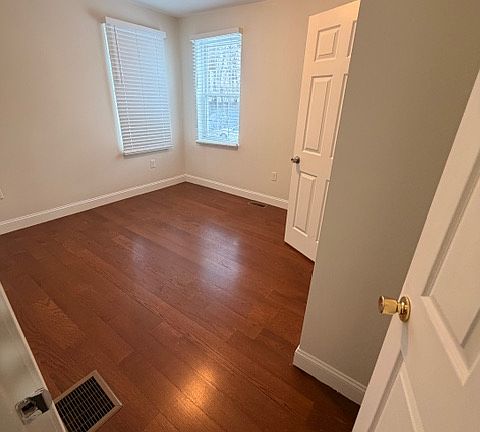 4th image of 18 Julian St #1