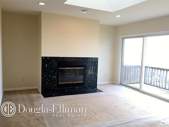 4th image of 406 Fox Hill Dr