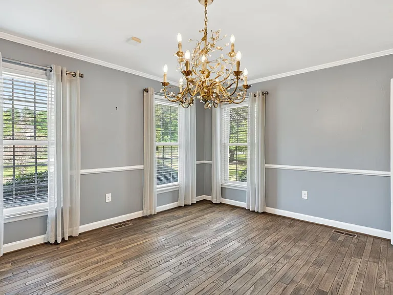 636 N Wilkinson Dr — Photo 9