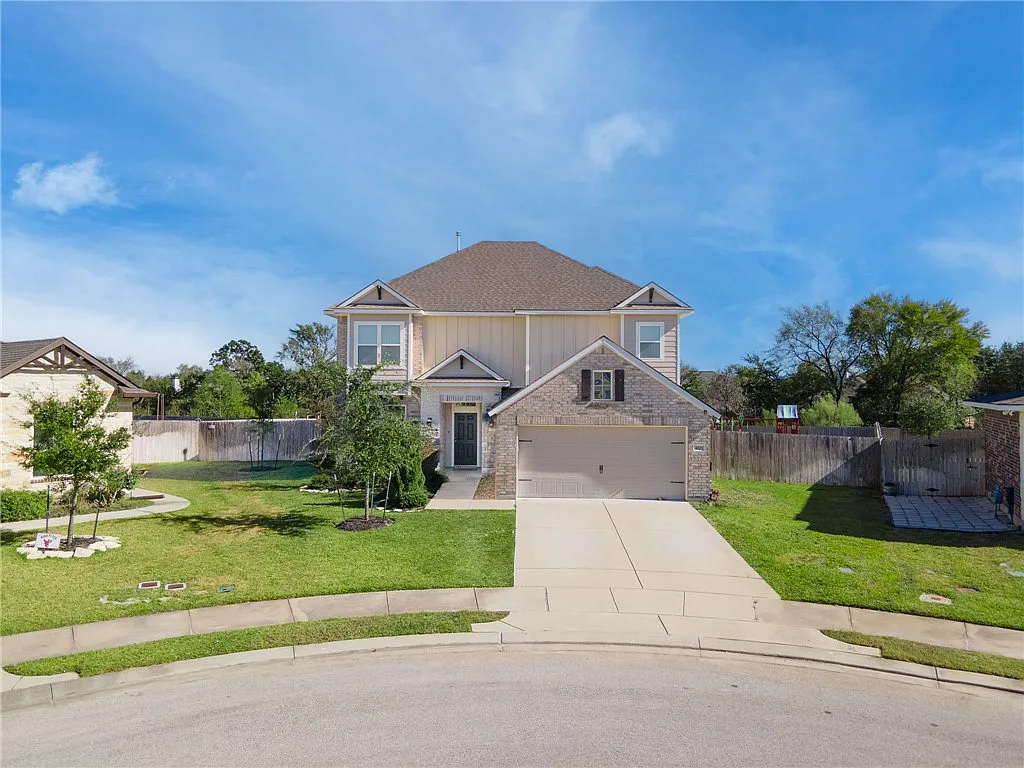 5 bed, 3.5 bath, 3160 sqft, $3,800 — Photo 2