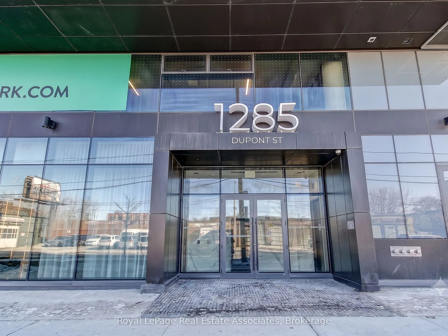 3 bed, $3,900 — Photo 2