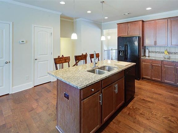 5th image of 2195 Mission View Dr