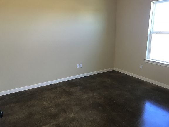 2nd image of 200 Quail Hollow Ln
