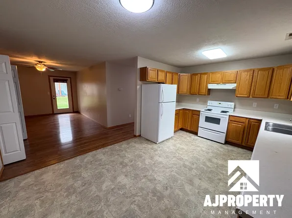 925 S Newcomb Ave, Sioux Falls, SD