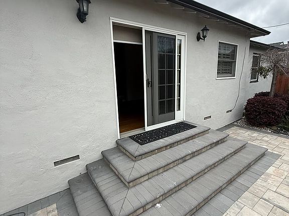 5th image of 1108 Clovelly Ln