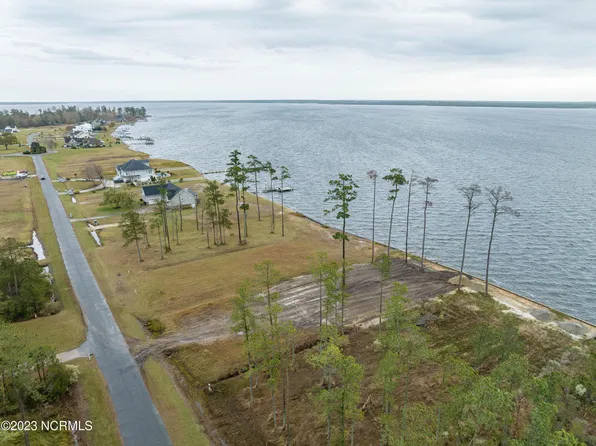 121 W Dowry Creek, Belhaven, NC 27810