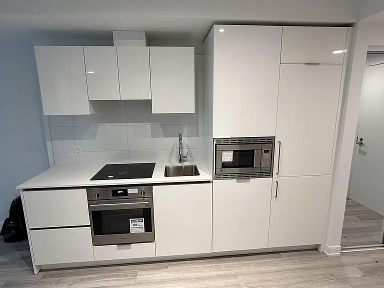 238 Simcoe St — Photo 9