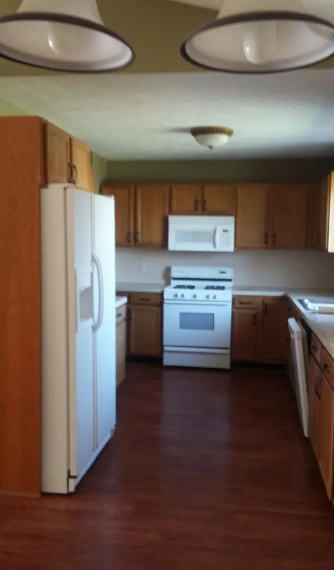 4 bed, 1900 sqft, $2,000 — Photo 2