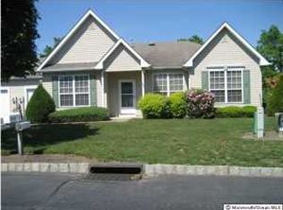 4 Sunnybrook Ln, Lakewood, NJ 08701