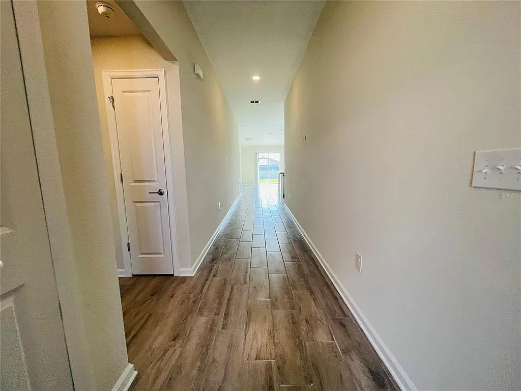 3 bed, 2.0 bath, 1555 sqft, $2,000 — Photo 2