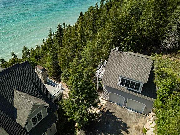 5th image of 3303 S Lake Shore Dr