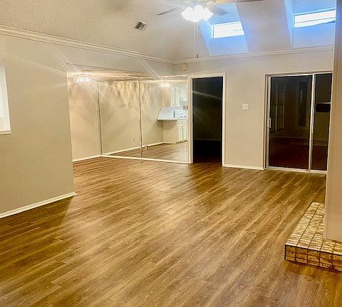 4th image of 2608 Sunset Dr