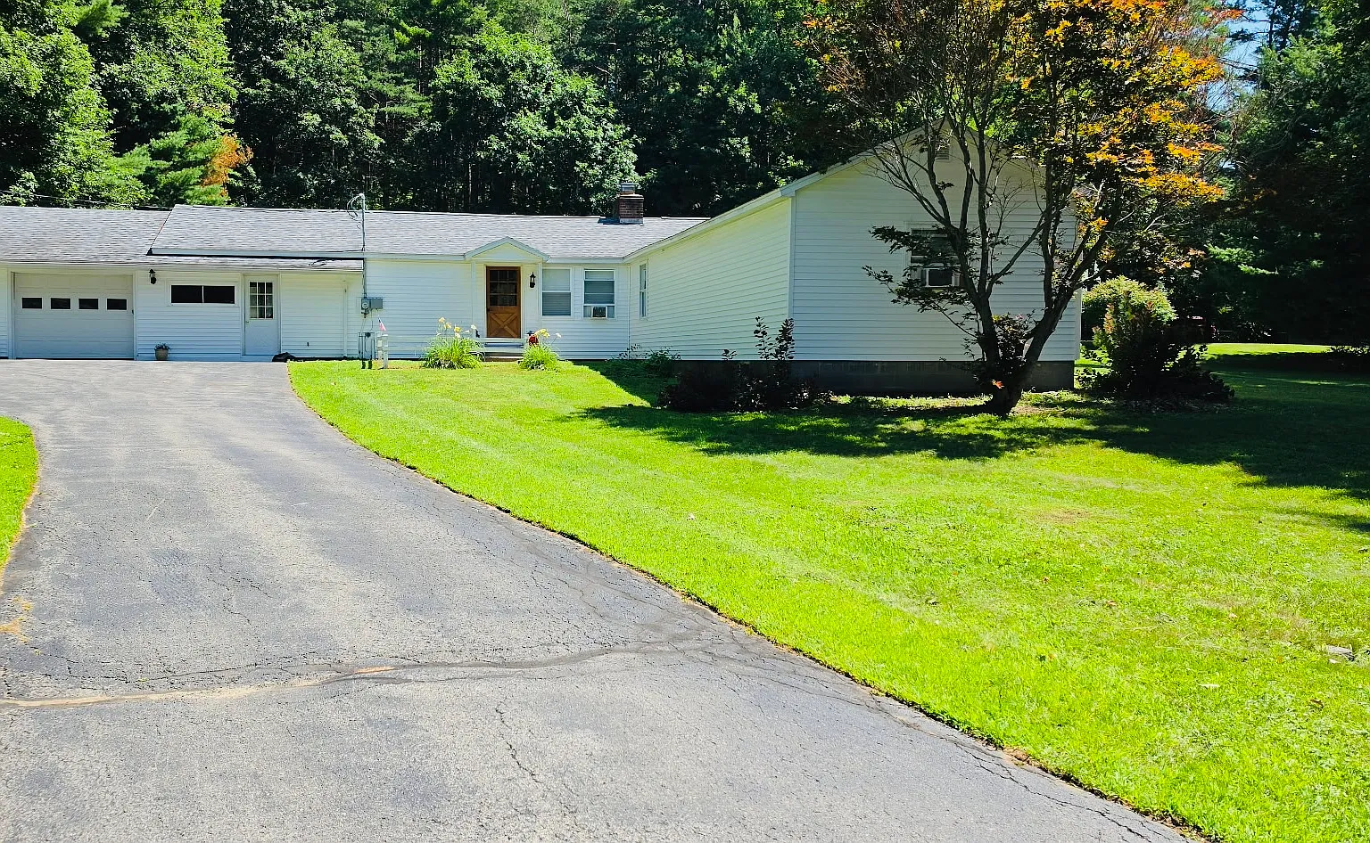 4 bed, 1988 sqft, $2,900 — Photo 2