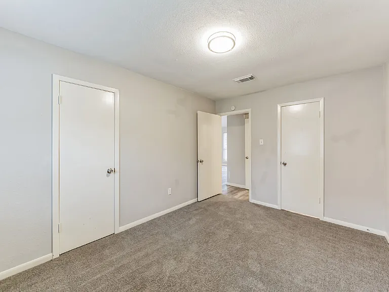 700 Meadowglen Dr — Photo 28