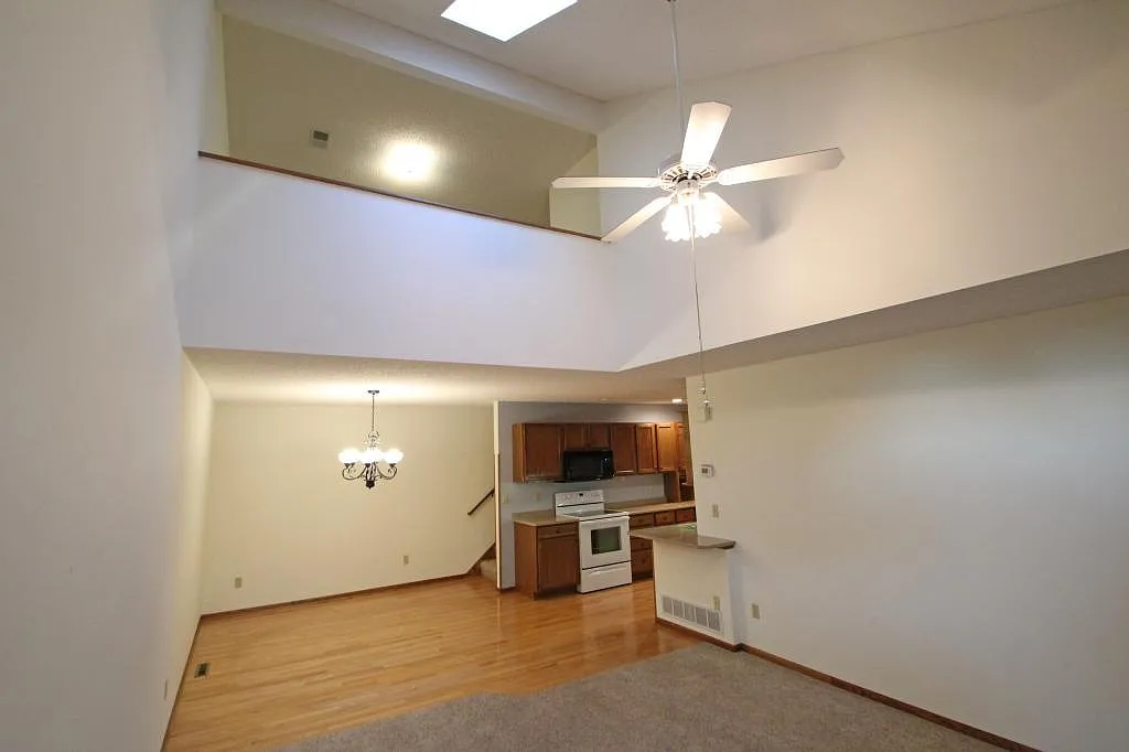 2 bed, 1.5 bath, 1247 sqft, $2,295 — Photo 2