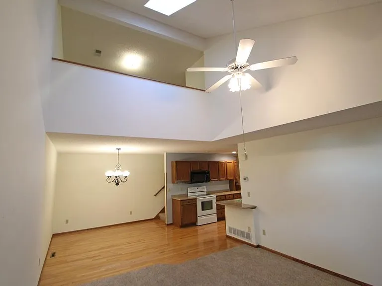 207 Primrose Ct — Photo 2