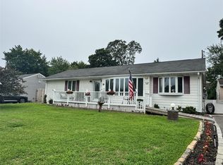 43 Garden Ln, Centereach, NY 11720