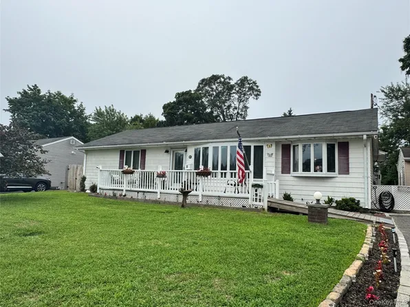 43 Garden Lane, Centereach, NY 11720