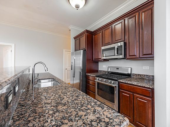 2nd image of 2337 W Morse Ave #2