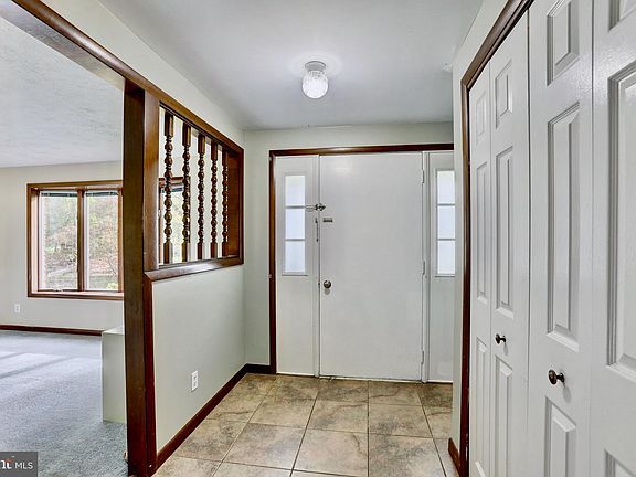 3rd image of 223 Dawn Ln