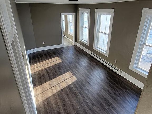 5th image of 132 Broad St #130