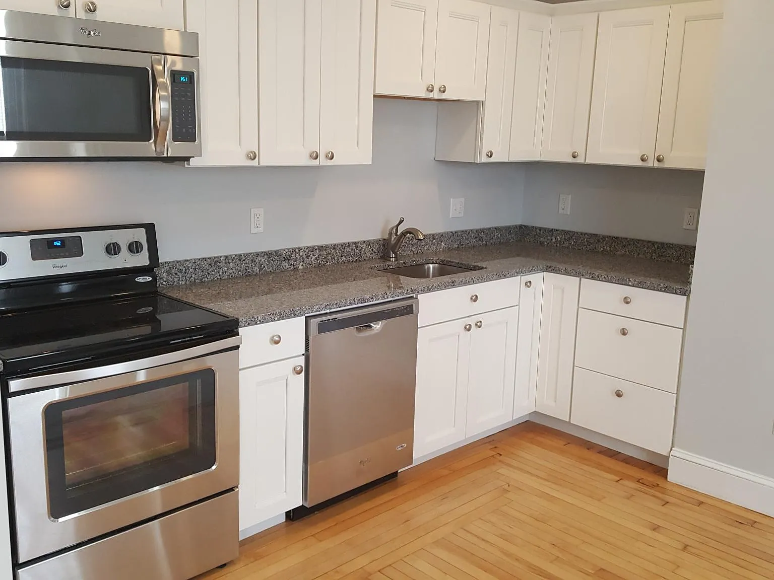 2 bed, $2,700 — Photo 4