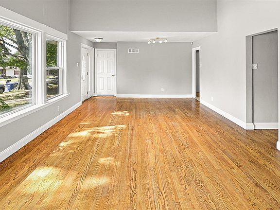 3rd image of 7119 Hazelwood Ln