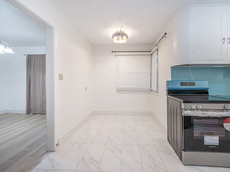 608 S Bluff Ave — Photo 9