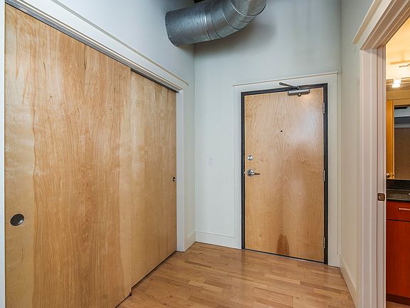 3rd image of 350 E Short St #428