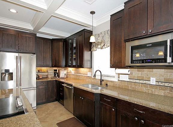 4th image of 226 Maple Creek Dr