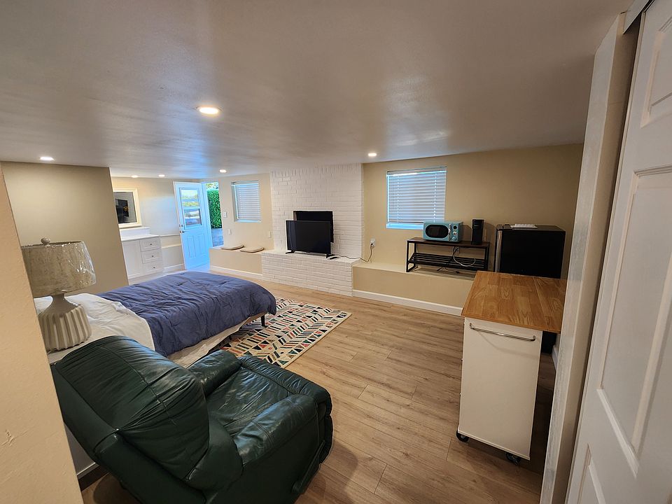 1st image of 4931 Milano Way