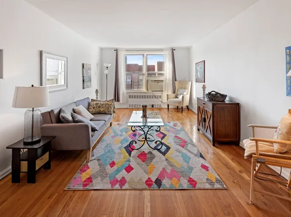 759 East 10th Street image 1 of 11