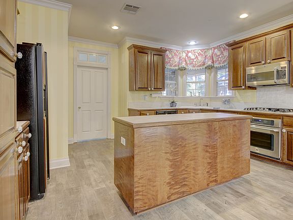 3rd image of 312 Trailwood Ln