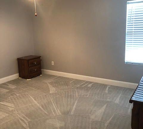 5th image of 46 Queen Palm Dr