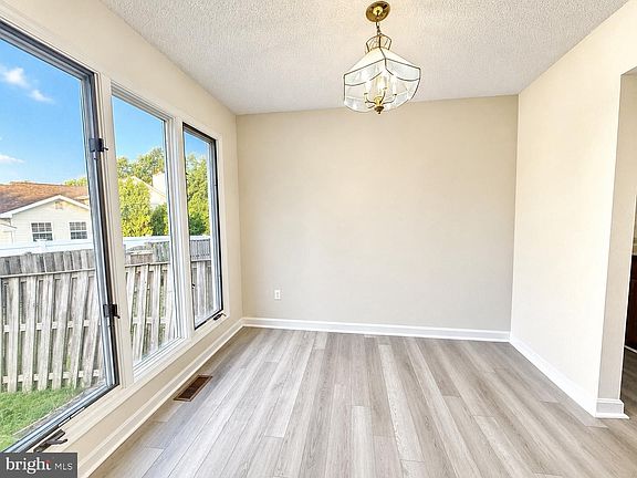 3rd image of 45611 Longfields Village Dr