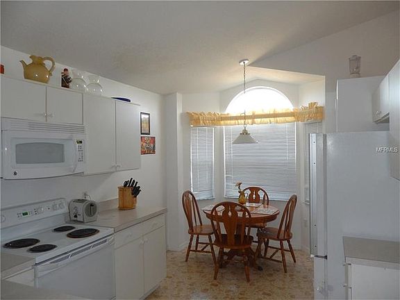 5th image of 226 Majesty Dr