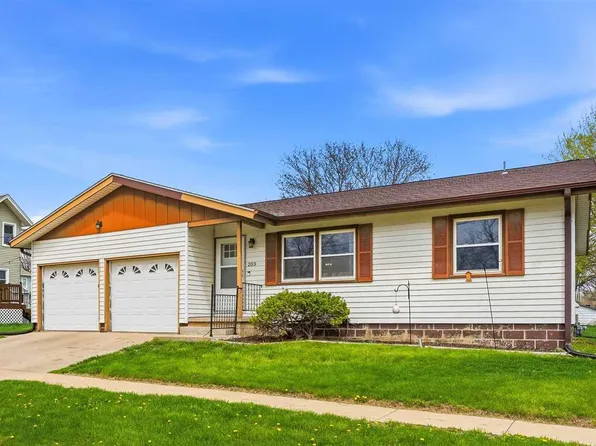 203 E Penn St, Williamsburg, IA 52361
