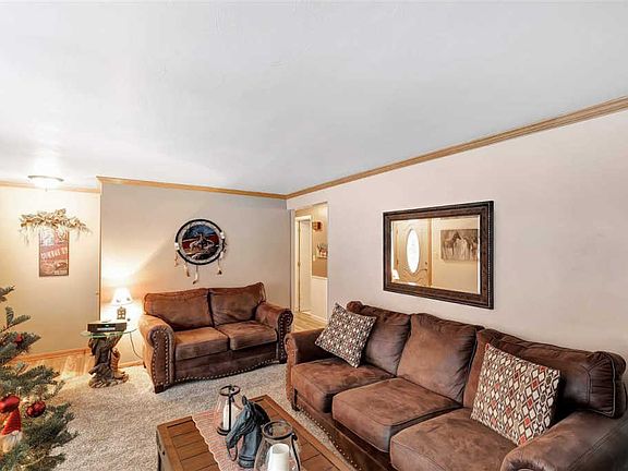 4th image of 1009 Estes Dr
