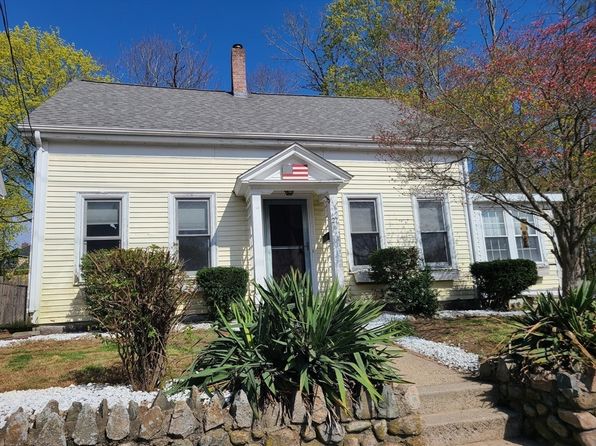 27 W Water St, Rockland, MA 02370