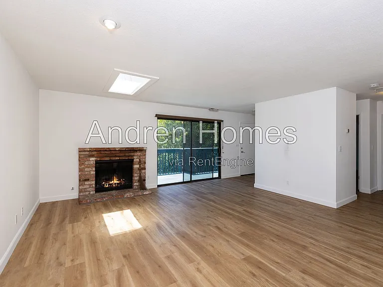 713 Frederick St — Photo 2