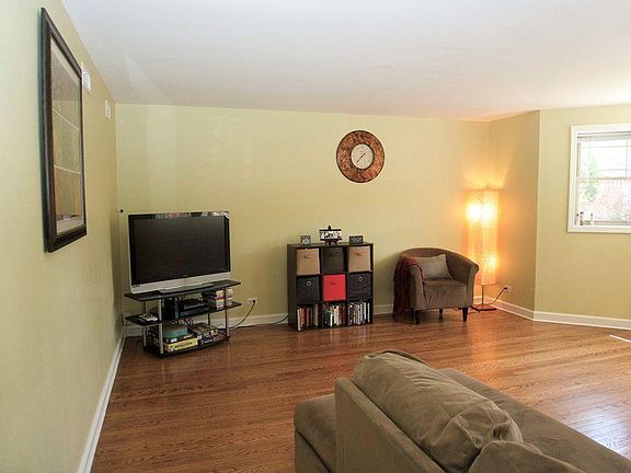 5th image of 2842 W Farragut Ave