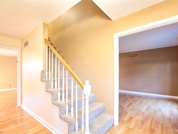 5th image of 8302 Beechwood Ct