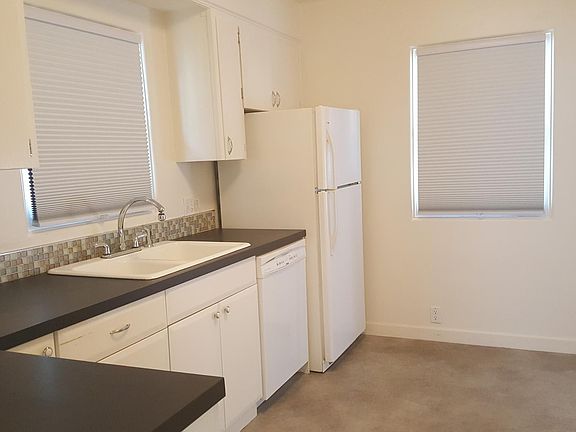 3rd image of 830 Woodford St