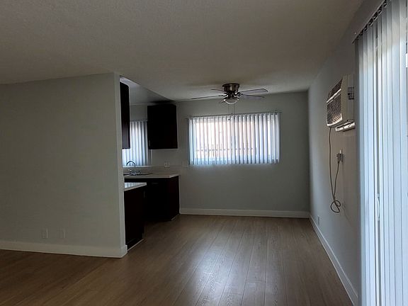 4th image of 212 S Mariposa Ave