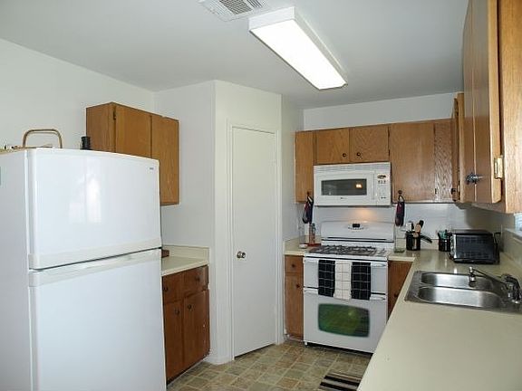 4th image of 1310 Deupree Dr