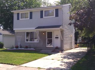 8156 Lillian St, Center Line, MI 48015