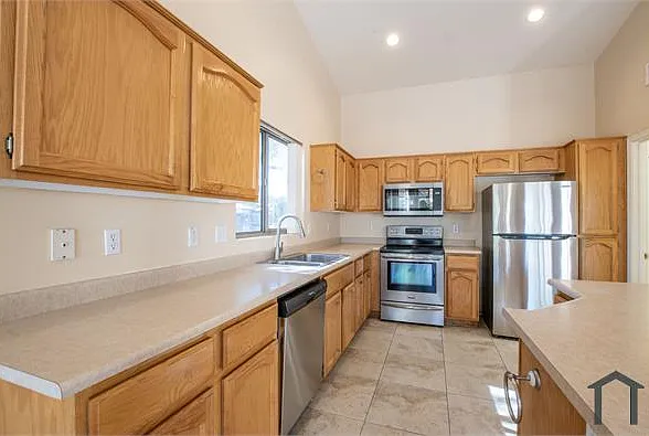 2 bed, 1500 sqft, $1,999 — Photo 4