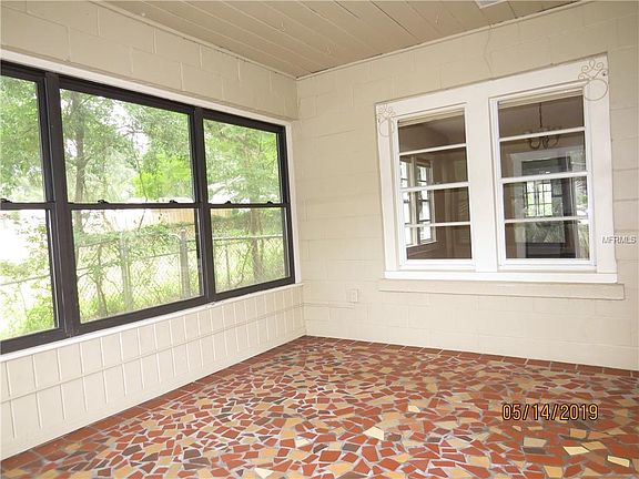 3rd image of 1409 Hilton Pl