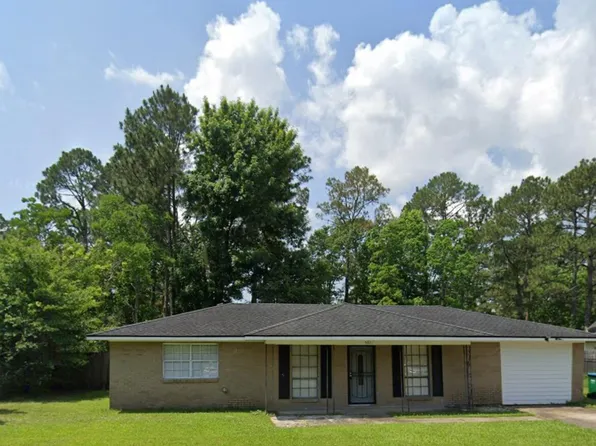 5621 Picadilly Circus, Gautier, MS 39553