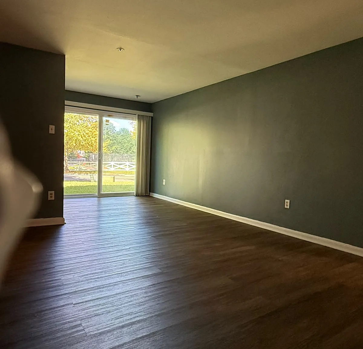 2 bed, 975 sqft, $2,375 — Photo 1